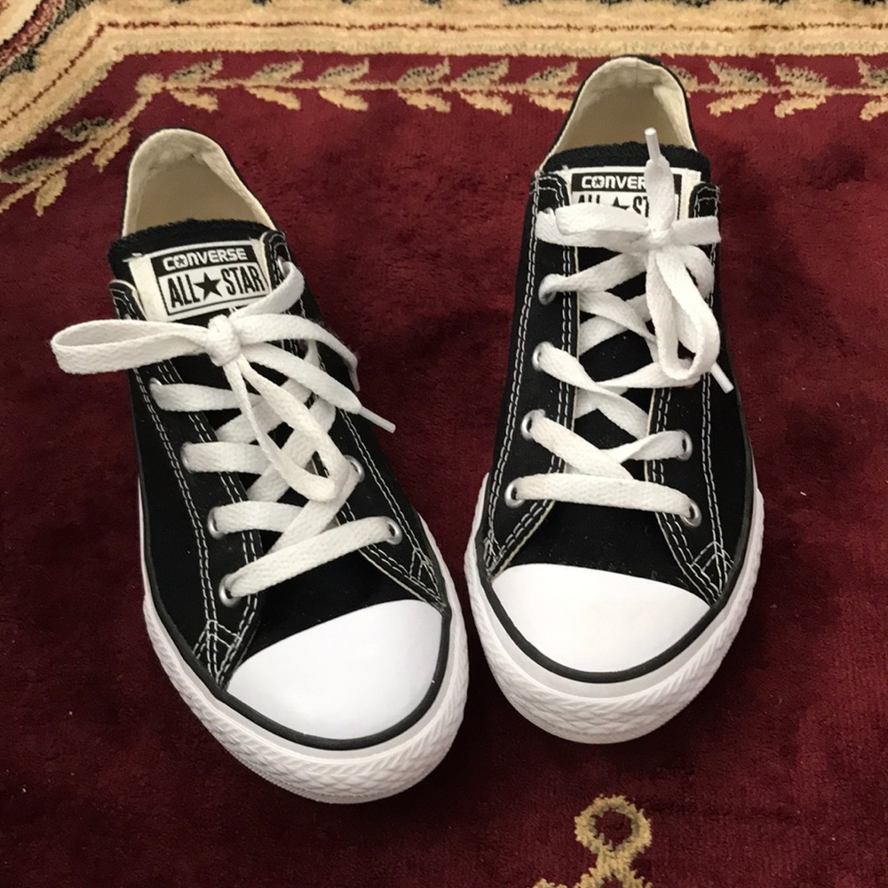 CONVERSE BLACK LOW RISE SNEAKERS